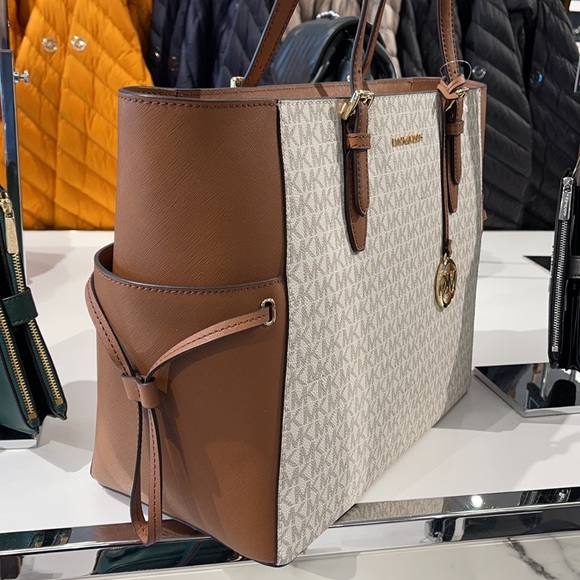 Michael Kors Gilly Travel Large Drawstring Tote - Picture 3 of 16